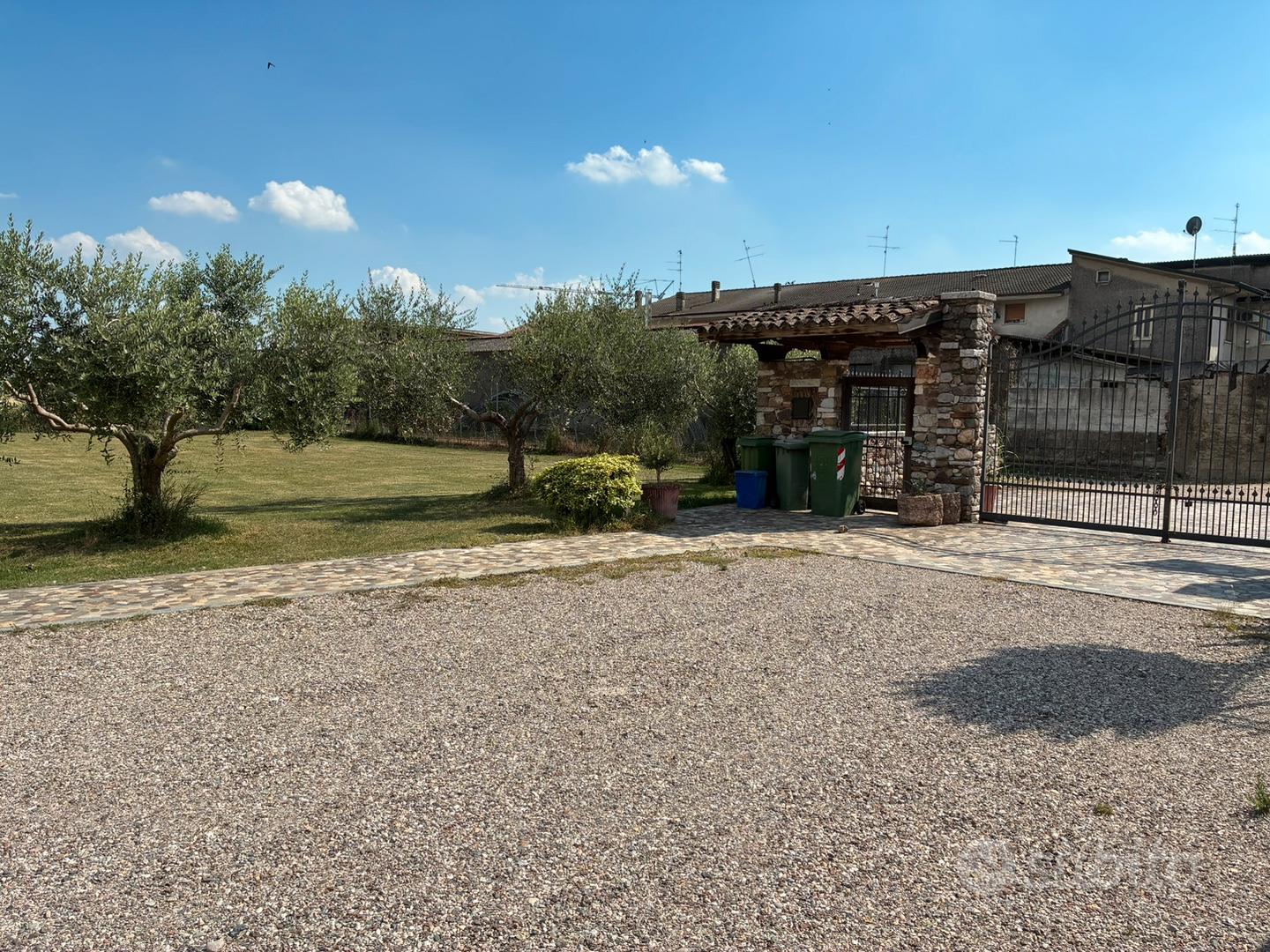 Casa con corte di proprietà' e rustici - Vista 4