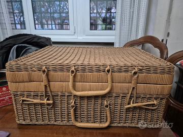 Cesto pic-nic in vimini, una cerniera è rotta