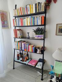 libreria di design componibil con fissaggio a muro
