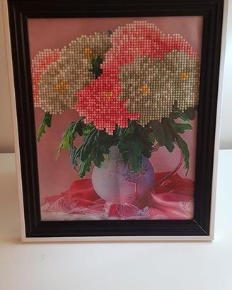 Cornice contenente piccolo lavoro manuale