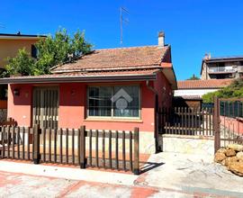 CASA INDIPENDENTE A AQUINO