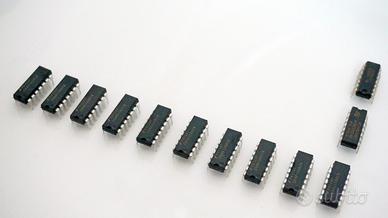12 Integrati con Trigger di Schmitt - Comparatore