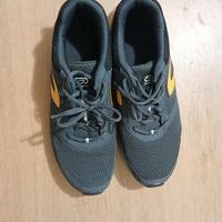 scarpe per corsa e palestra