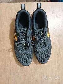 scarpe per corsa e palestra