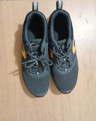 scarpe per corsa e palestra