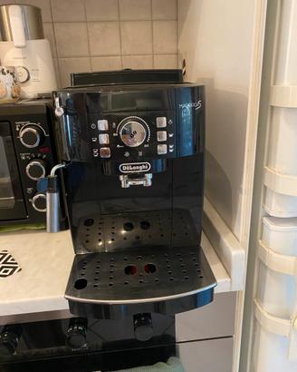 Macchinetta del caffè Delonghi Magnifica S