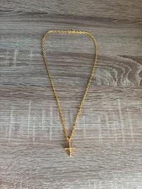 collana dorata con croce