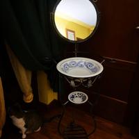 Lavabo toilette in ferro battuto con ceramica