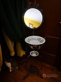 Lavabo toilette in ferro battuto con ceramica