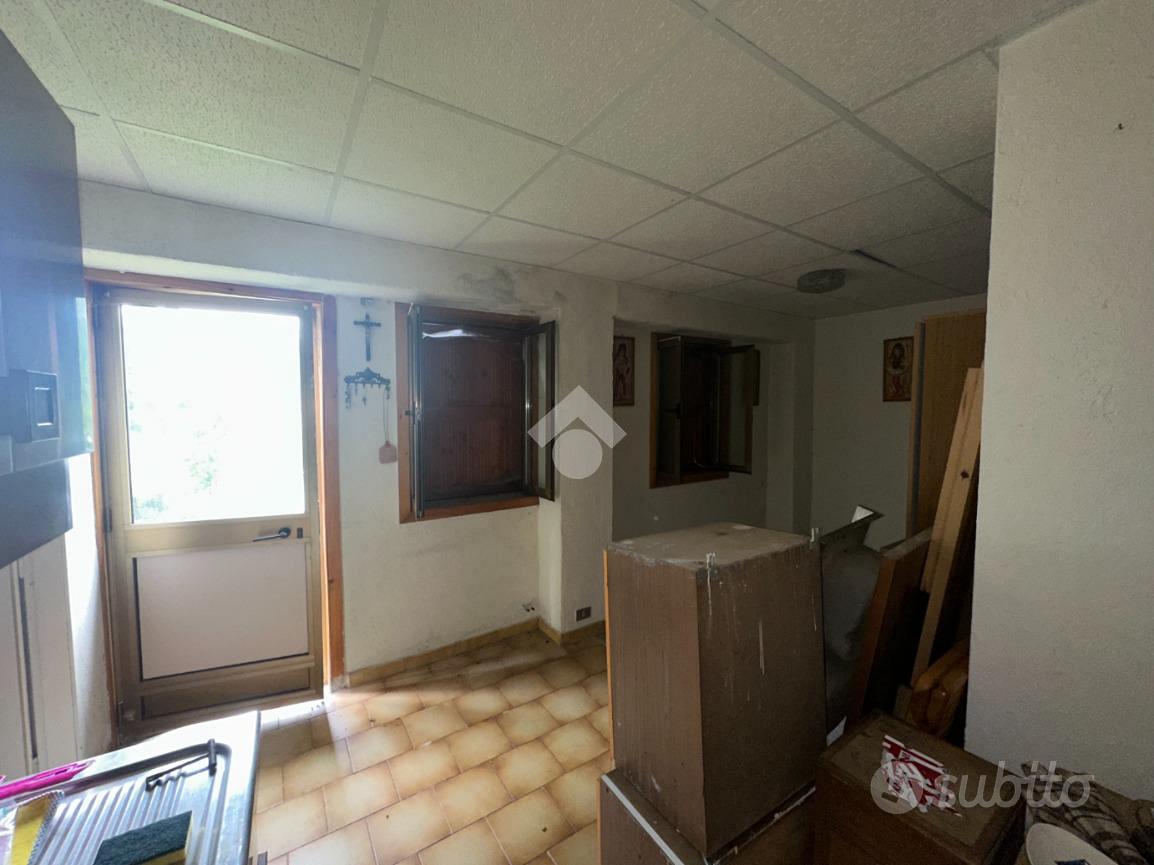 2 LOCALI A OYACE - Vista 6