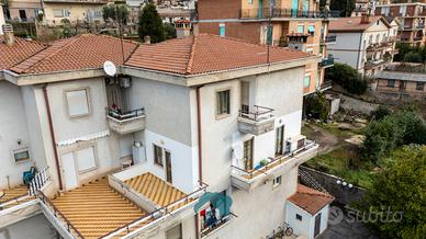 Poli: porzione di villa adiacente centro