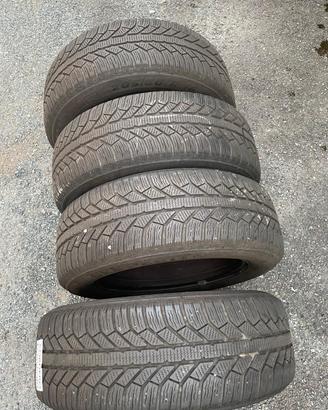 Pneumatici invernali con cerchioni 