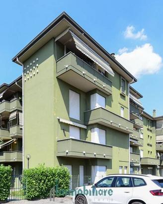 Immobile di 90 m² a Seregno