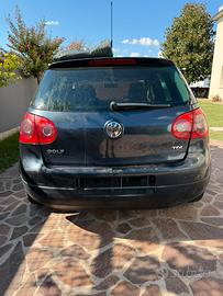 Golf 5 incidentata