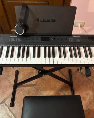 Tastiera elettrica  . Compresi sgabello e cuffie