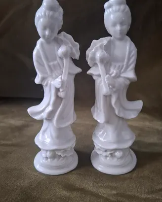statuine in porcellana bianca