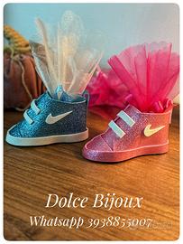 Porta confetti bomboniere nascita scarpette .nike.