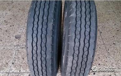 Coppia di pneumatici usati 10.00 20 Pirelli