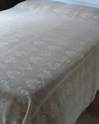 Copriletto matrimoniale all'uncinetto