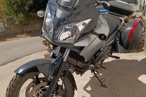 MOTO SUZUKI V-STORM DL650 2004 TRIS GIVI