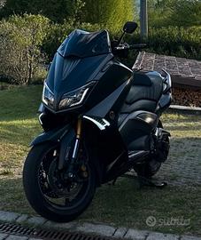 Tmax Iron Max akrapovic 530