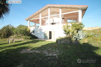 Casale con 70 alberi di ulivo e 3,7 ettari terreno