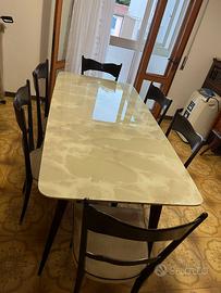 Tavolo anni 50 con 6 sedie