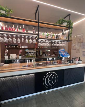 ARREDAMENTO CAFFETTERIA PASTICERIA