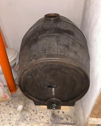 Botte per vino con doppio rubinetto