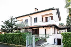 villa libera su tre lati di 4 locali oltre a taver