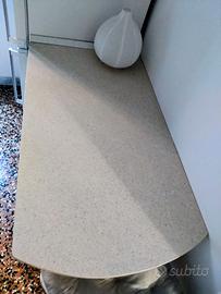 Ripiano quarzo + sgabelli bar con schienale