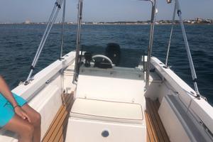 Barca a motore