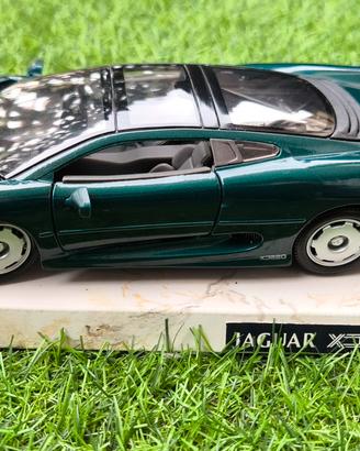 Modellino Jaguar XJ220, del 1992- Maisto 1/18 