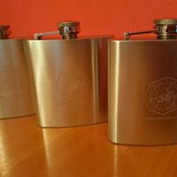 fiaschetta tascabile in acciaio satinato, con logo