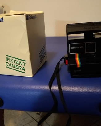 Macchine fotografiche Polaroid e BenQ digitale