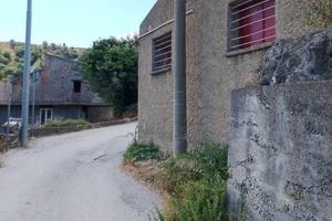 Garage o stalla a (Galati santa lucia)