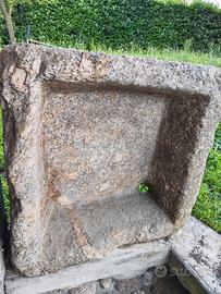lavandino antico in sasso/granito fatto  a mano