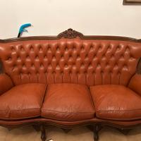 Divano e due poltrone in pelle