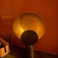 Lampada da tavolo design – luce calda scenografica