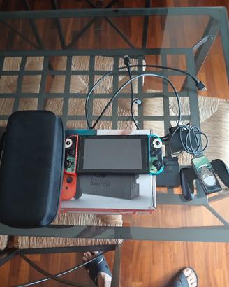 Console Nintendo Switch e Console Sony PS Vita 