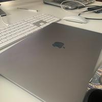 MacBook Pro M2 usato solo 3 volte !!!