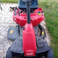Trattorino tagliaerba MTD con accessori