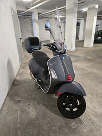 Piaggio Vespa 300 GTS - 2021