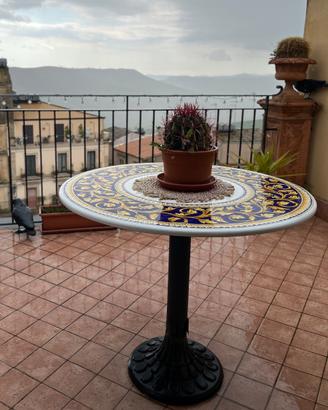 Tavolo pietra lavica, ceramica Caltagirone