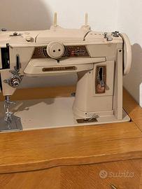 Macchina da cucire Singer vintage con mobile