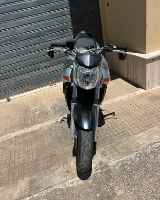 Suzuki gsr 600
