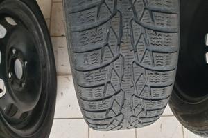 4 gomme invernali 175/65-14 montate sui cerchioni