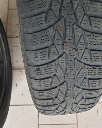 4 gomme invernali 175/65-14 montate sui cerchioni