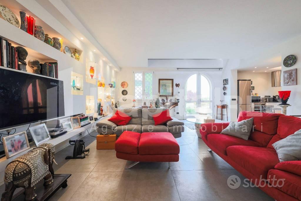 Villa di 270 m² con più di 5 locali e box auto a C - Vista 5