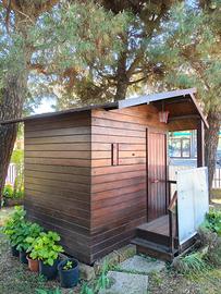 Casetta in legno massiccio accessoriata